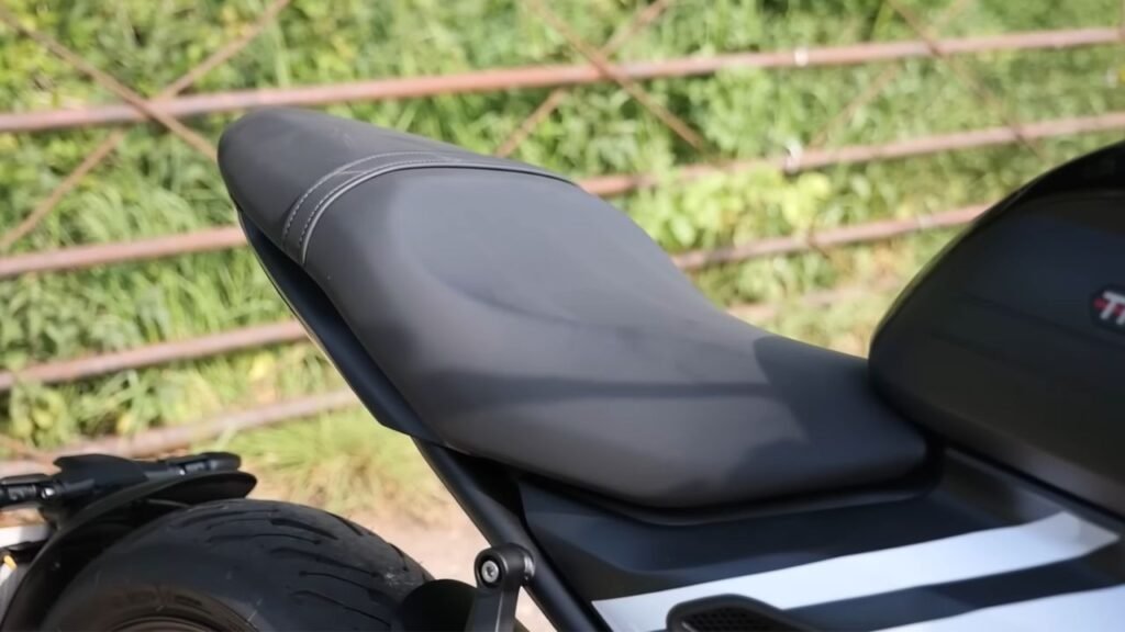 2025 Triumph Trident 660 Back Seat