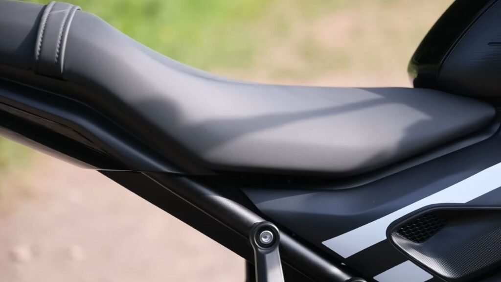 2025 Triumph Trident 660 Seat